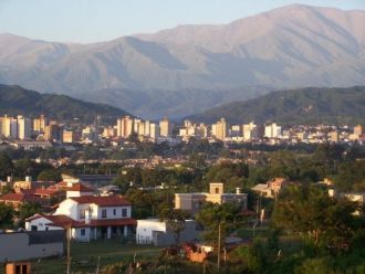Город Сан-Сальвадор-де-Жужуй с высоты пт