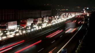 Алмере ночью.