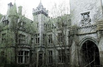 Заброшенный замок в Алмере.