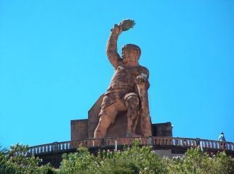 Памятник Пипиле.