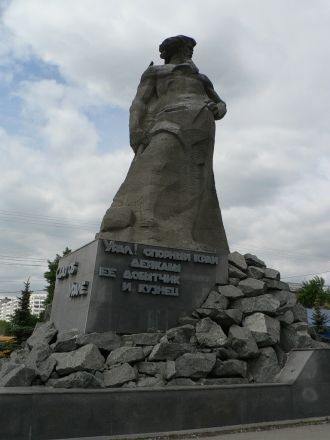 Памятник “Сказ об Урале”