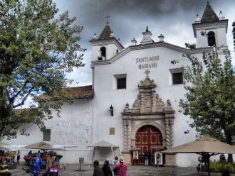 Цветочный рынок перед Santuario Мариано 
