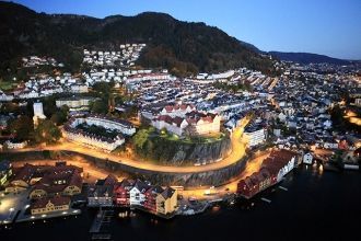 Сандвикен ночью.