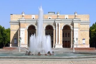 Театр Алишера Навои в Ташкенте.