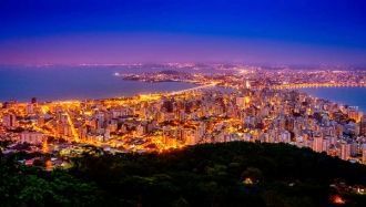 Флорианополис ночью.