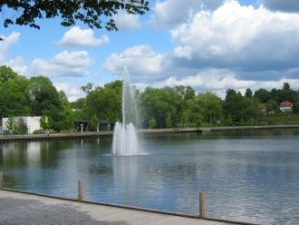 Фонтан на озере Векшё.