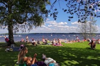 Отдых жителей города Векшё.