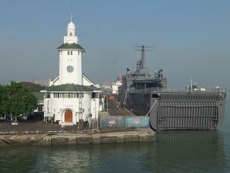 Уджунг — военный порт Сурабаи.