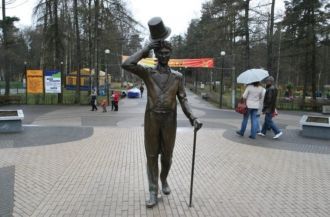 Памятник Георгию Вицину.