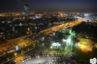 Ночные огни города Багдад.
