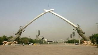 Монумент «Мечи Кадисии» в Багдаде.