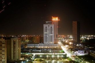 Город Тобрук ночью.
