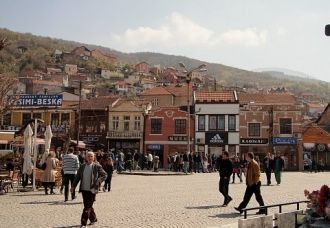 Люди в Призрене, Косово, Сербия