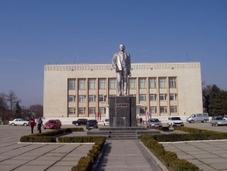 Прохладный. Городская администрация и па