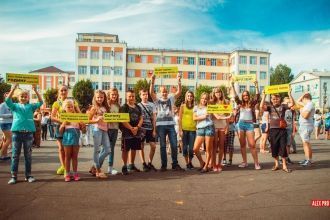 Местные дети.