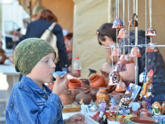 Местные жители.