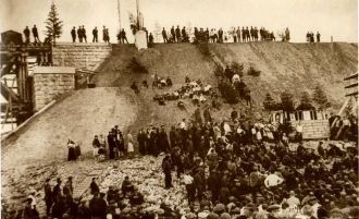 На открытии моста через Северную Двину.