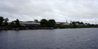 Речной вокзал и Стефановская церковь.