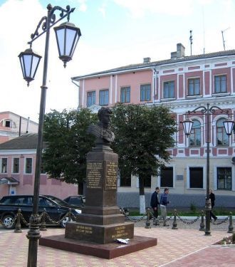 Памятник генерал-майору А.Н. Сеславину.