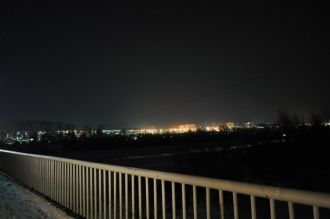 Вид с моста на г. Осинники ночью.