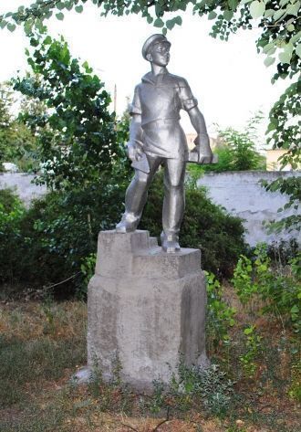 Скульптура ученика ремесленного училища 