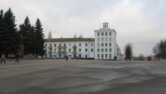 Здание городской администрации города Но