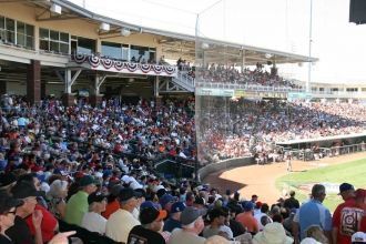 Местные жители.