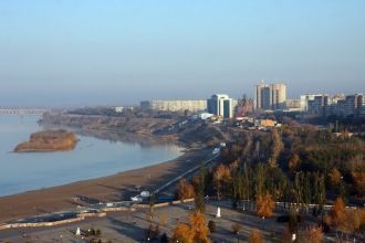 Набережный парк в центре города Павлодар