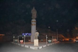 Город Узген ночью.