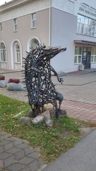 Памятник ежу.&nbsp;Йыхви, Эстония.
