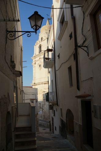 Гулять по узким улочкам Вьесте одно удов