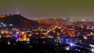 Город Разград ночью.