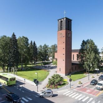 Церковь в центре города.