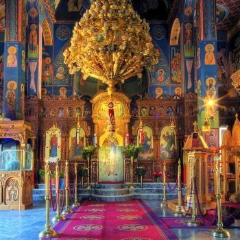 Убранство церкви в Левадии.