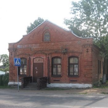 Одна из старинный узденских лавочек. Дом