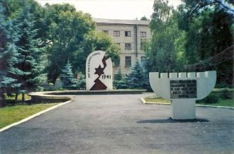 Памятник в память жертв Холокоста. 