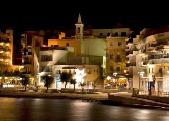 Зеббудж ночью.