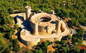 Замок Бельвер был возведен в начале 14 в