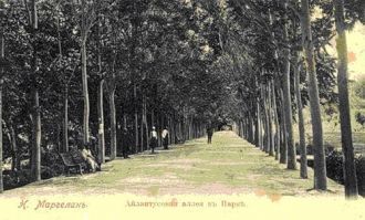 Аллея в парке в Н.Маргилане (Фергане). С