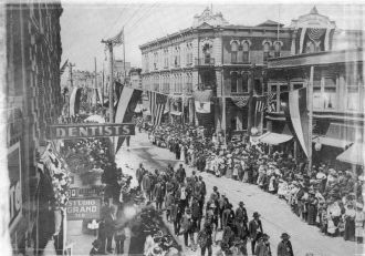 История. Орора на старой фотографии.