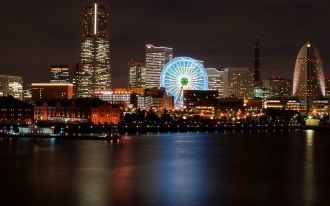 Ночной город Йокогама.