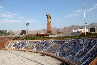 Памятник Сомони, Худжанд, Таджикистан.
