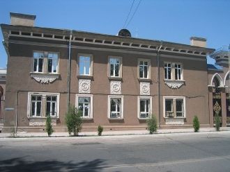 Здание администрации города Турсунзаде.