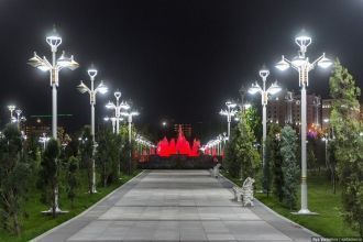Город Сердар ночью.