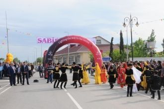 Городские жители и гости города Сабираба