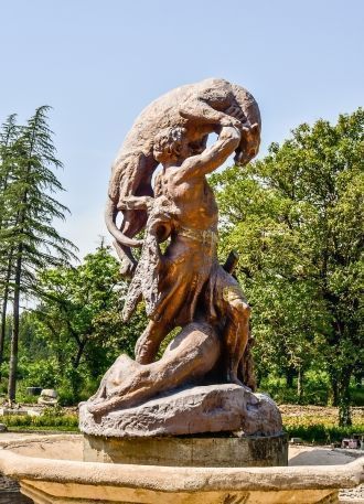 Памятник в Цхалтубо.