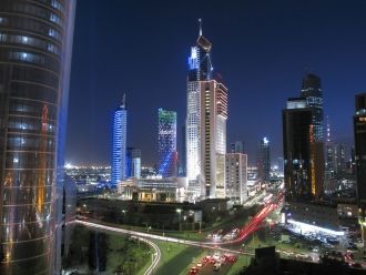 Эль-Кувейт ночью.