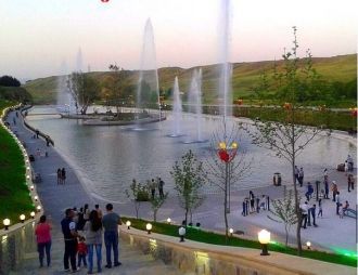 Городские жители и гости города Товуз.