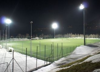 Футбольное поле команды Доманьяно ночью.