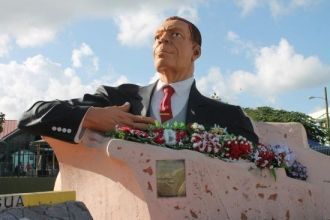 Памятник сэру Вере Бёрду.&nbsp;